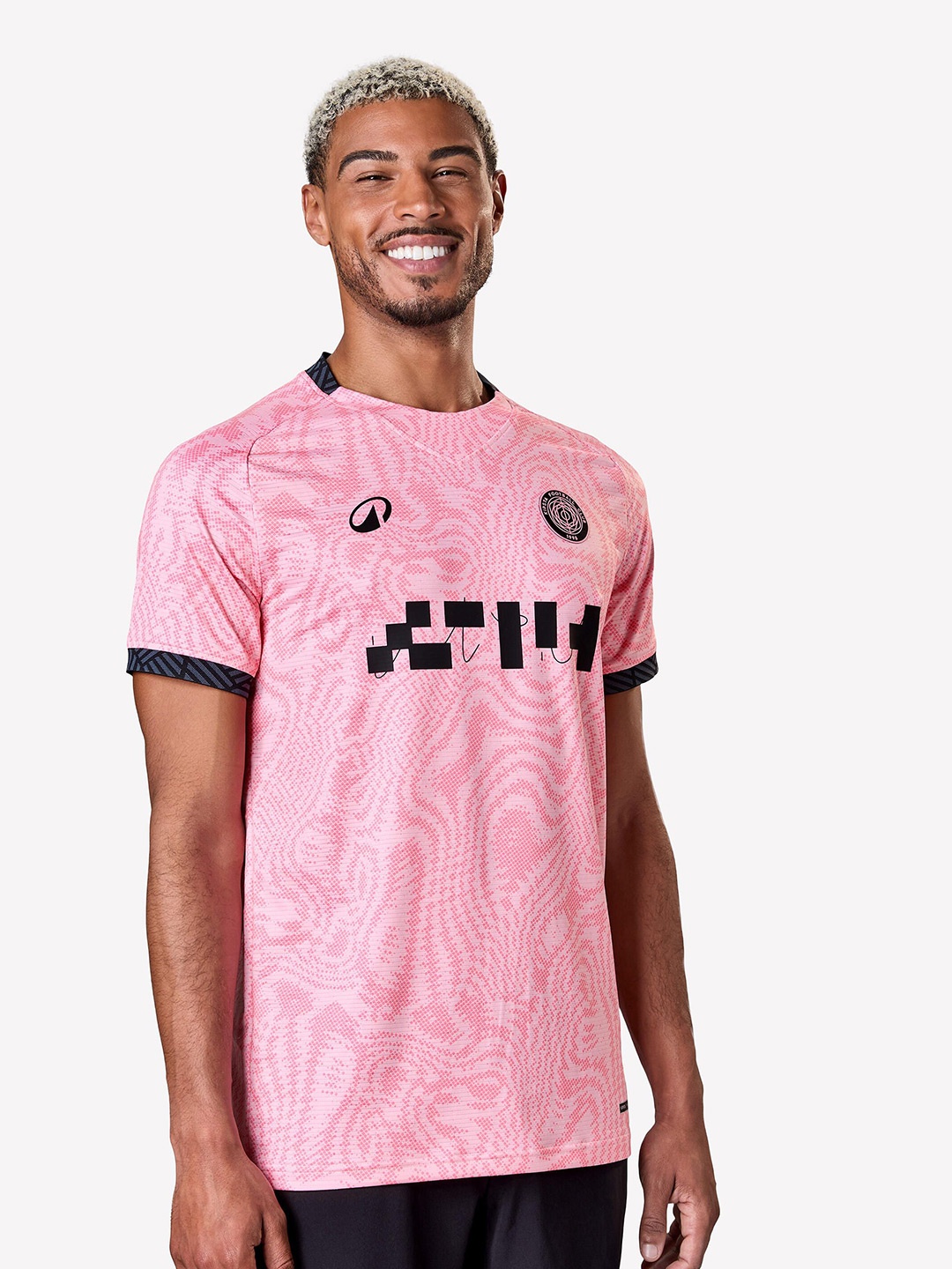

Kipsta By Decathlon Men Pink Patterned Short Sleeve Football Jersey