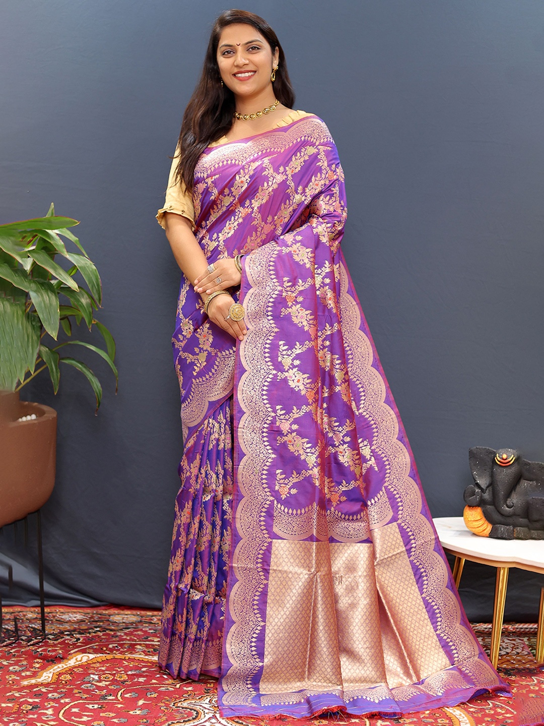 

Kandora Woven Design Floral Zari Pure Silk Paithani Saree, Purple