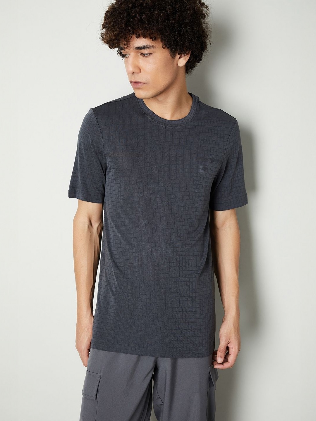 

max Men Checked Round Neck T-shirt, Grey
