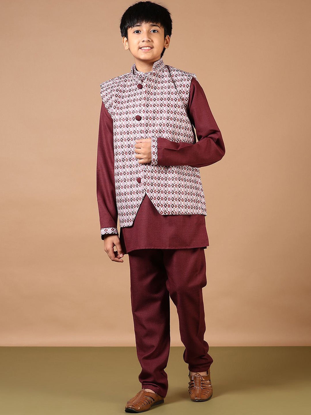 

V-Mart Boys Band Collar Straight Kurta With Pyjamas And Nehru Jacket, Maroon