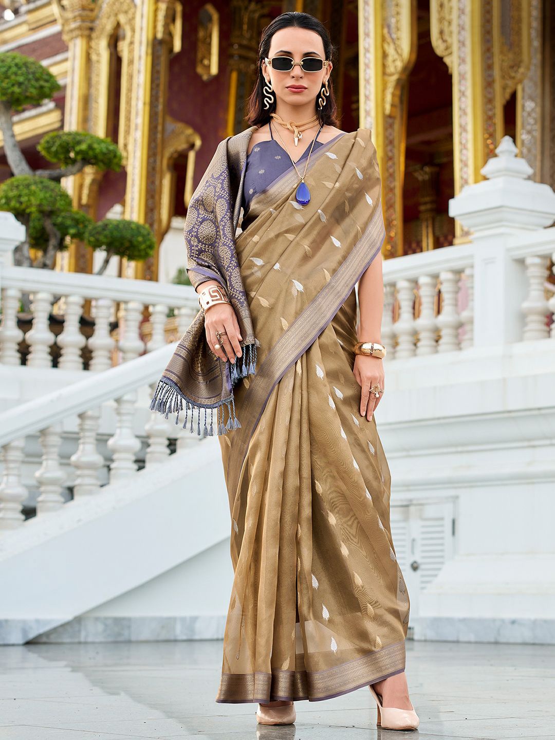 

Satrani Ethnic Motifs Zari Tissue Fusion Banarasi Saree, Gold