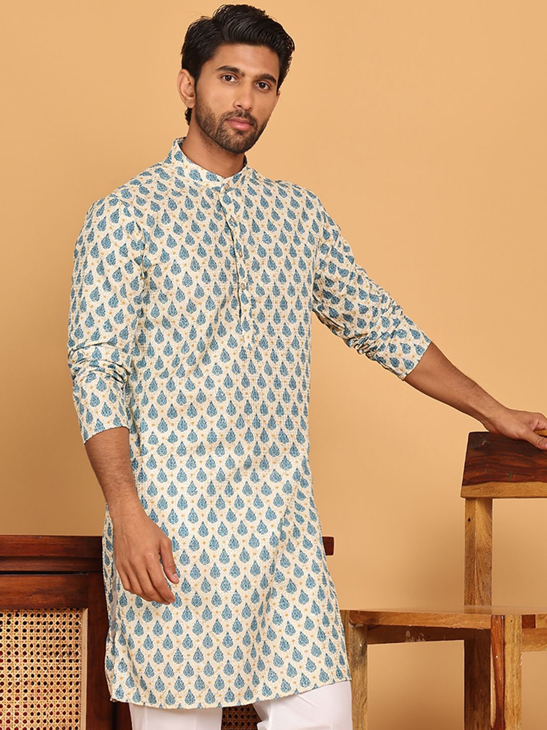 

Anouk Off White Floral Printed Band Collar Sequinned Cotton Silk Straight Kurta