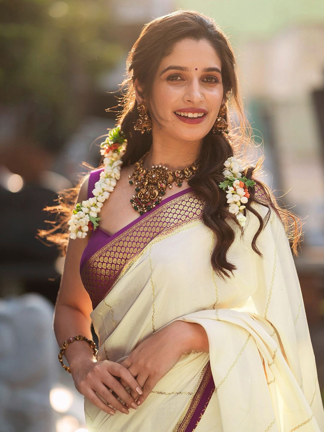 

Mitera Woven Design Zari Pure Silk Banarasi Saree, Cream