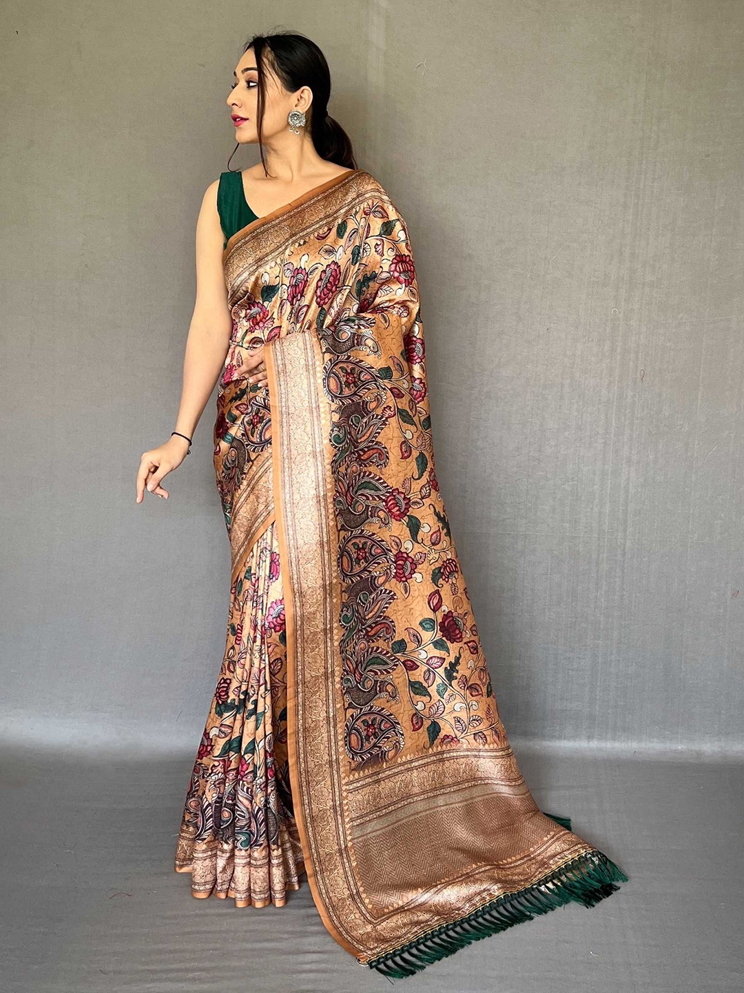 

DIVASTRI Kalamkari Printed Saree, Yellow