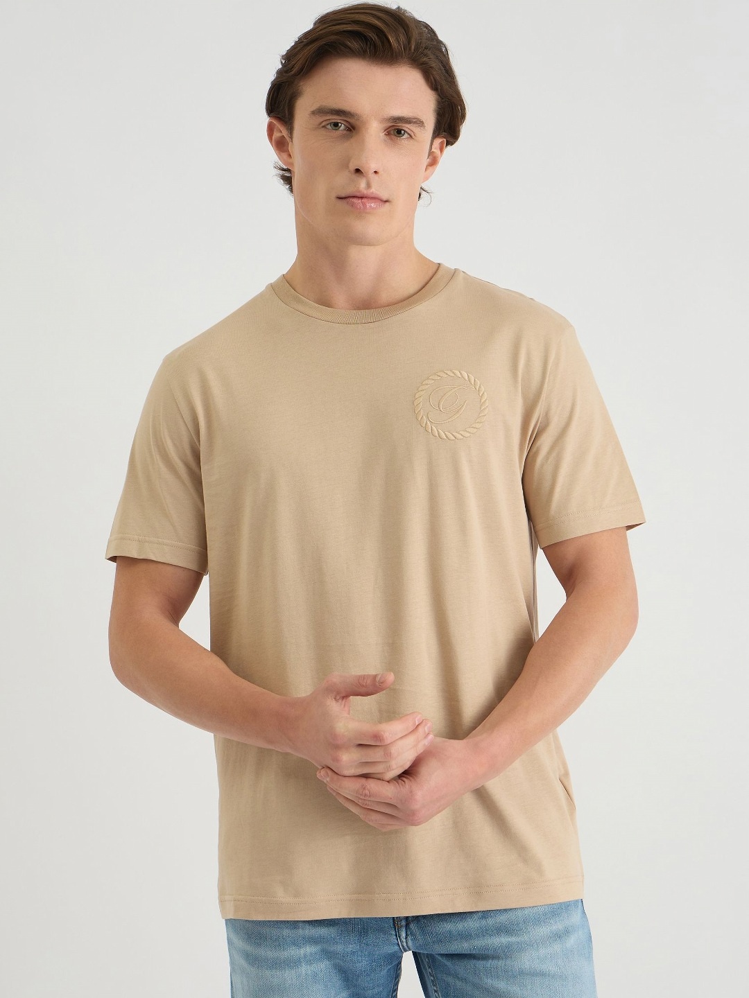 

GANT Men Solid Round Neck Crest Graphic Cotton T-shirt, Beige