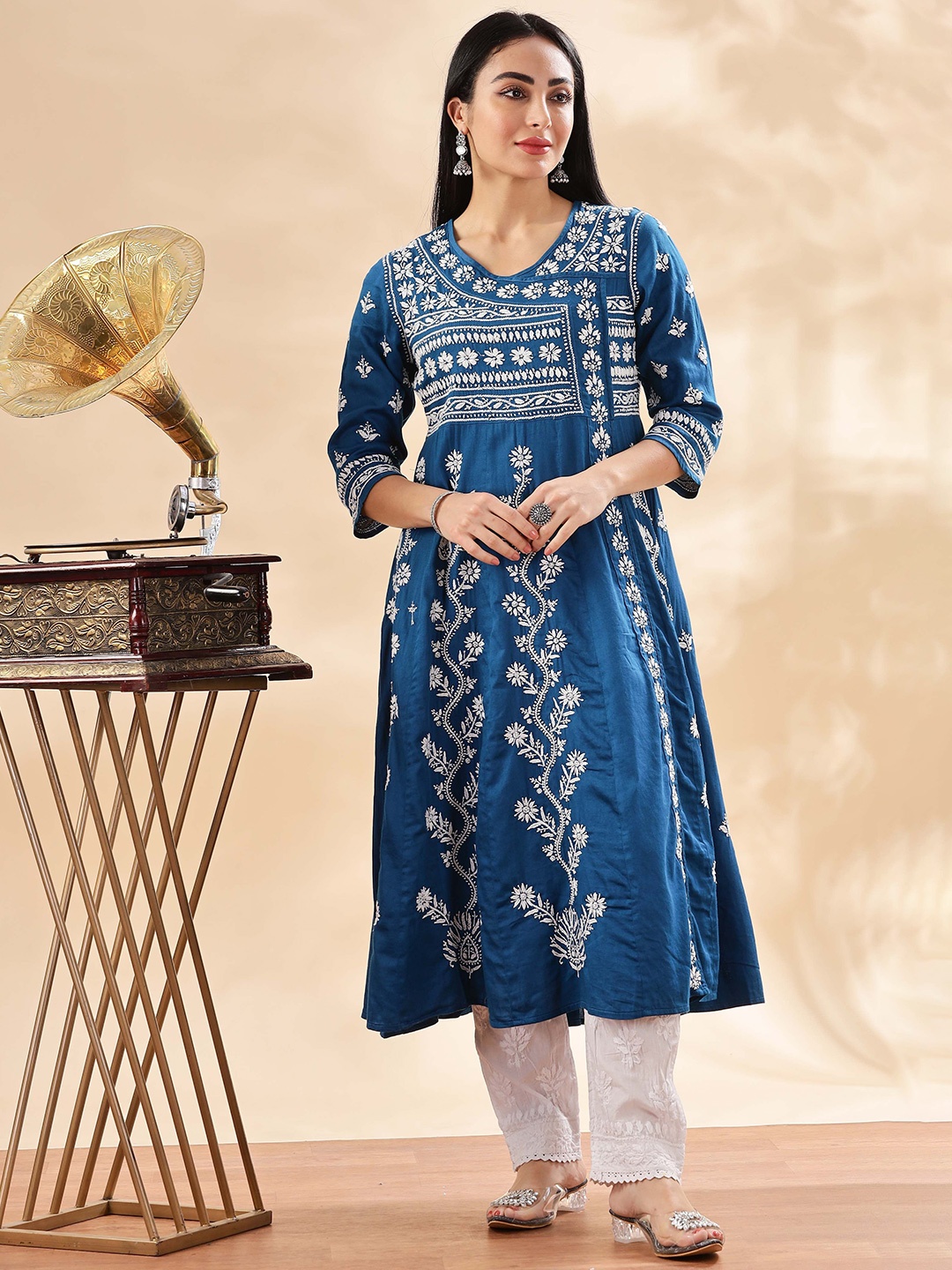 

Club Loom Women Floral Embroidered Lucknowi Chikankari Cotton A-Line Kurta, Blue