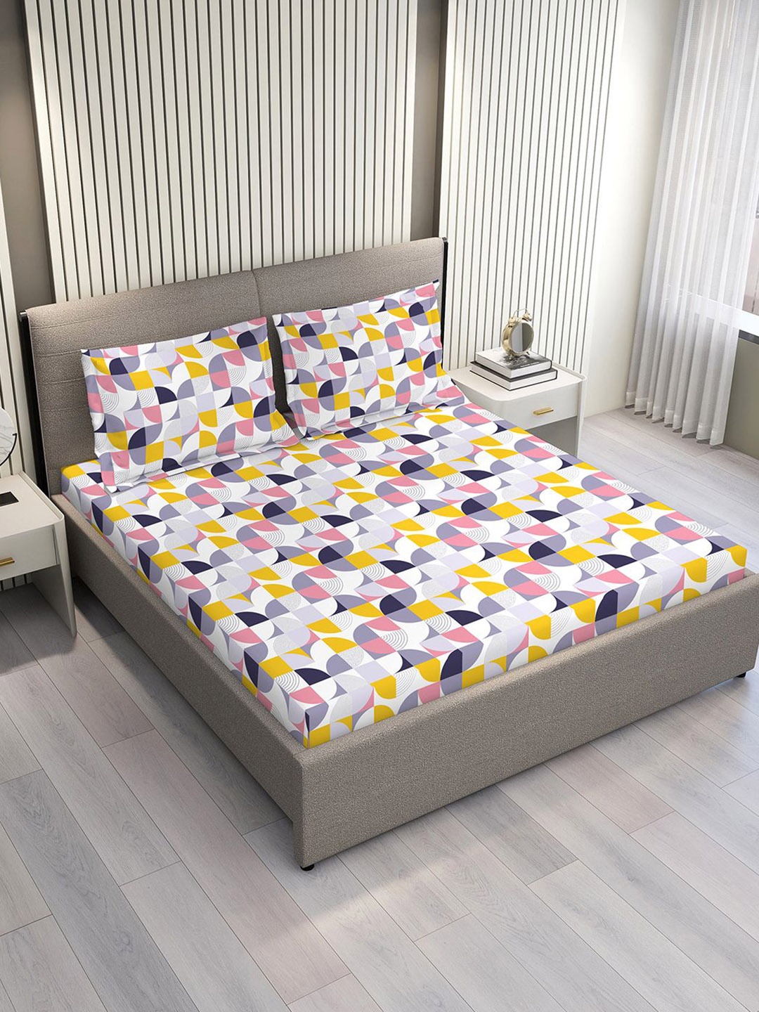 

Layers White & Grey Geometric Printed Microfiber King Bedsheet Set 2.74 m x 2.74 m