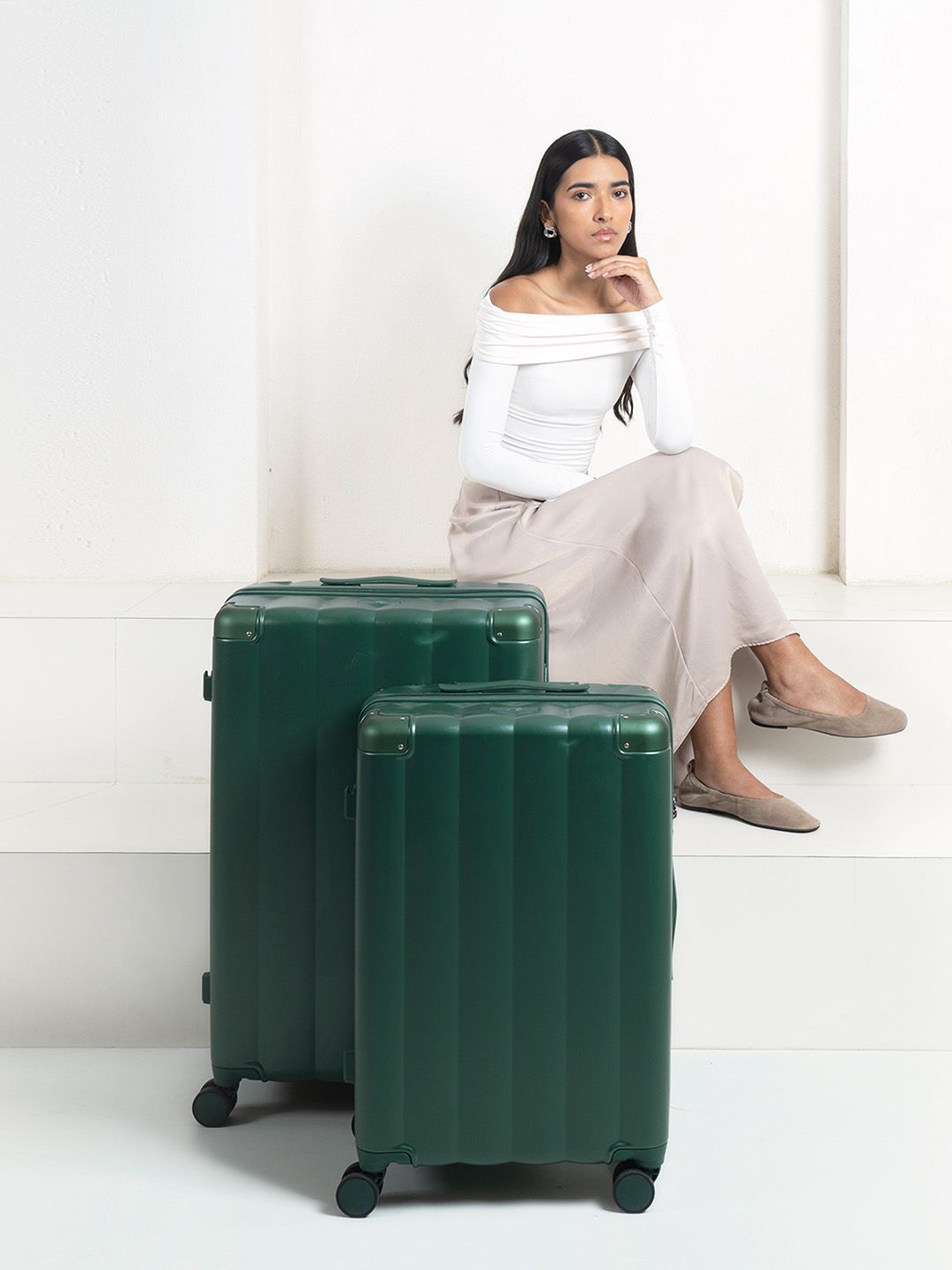 

Assembly Trolley Bag for Women Set of 2 - 24 & 28 Inches for Travel-Green Iris