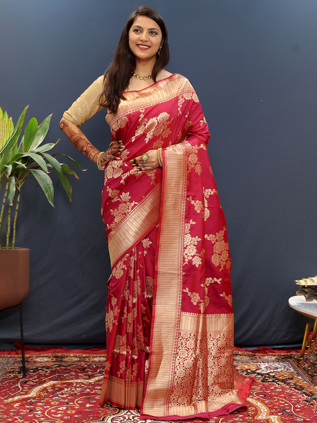 

Kandora Women Woven Design Zari Pure Silk Heavy Work Banarasi Saree, Maroon