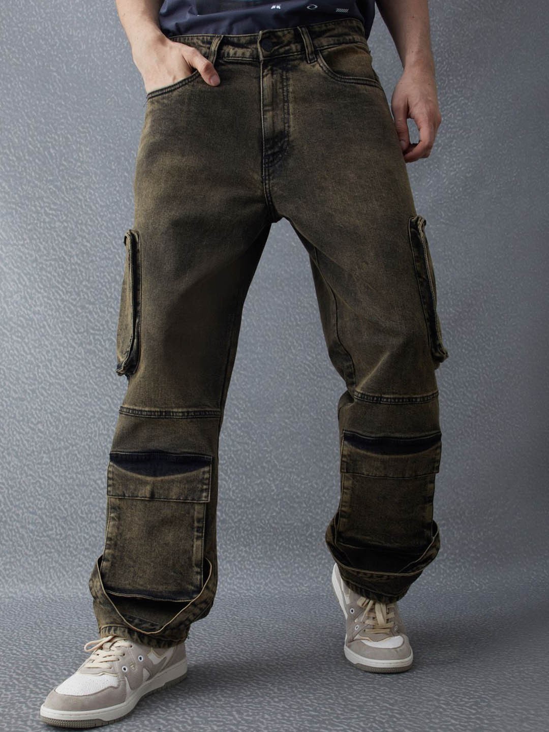 

VOLTEDGE Men Relaxed Fit Slash Knee Light Fade Stretchable Jeans, Black