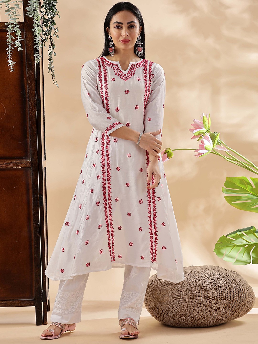 

Club Loom Women Floral Embroidered Chikankari Cotton A-Line Kurta, White