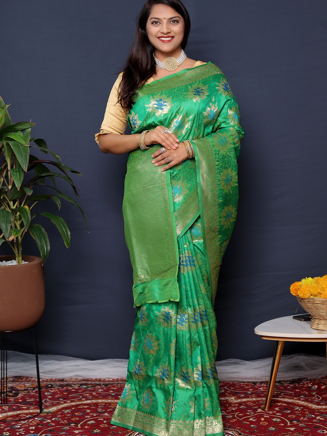 

Kandora Woven Design Zari Pure Silk Heavy Work Banarasi Saree, Green