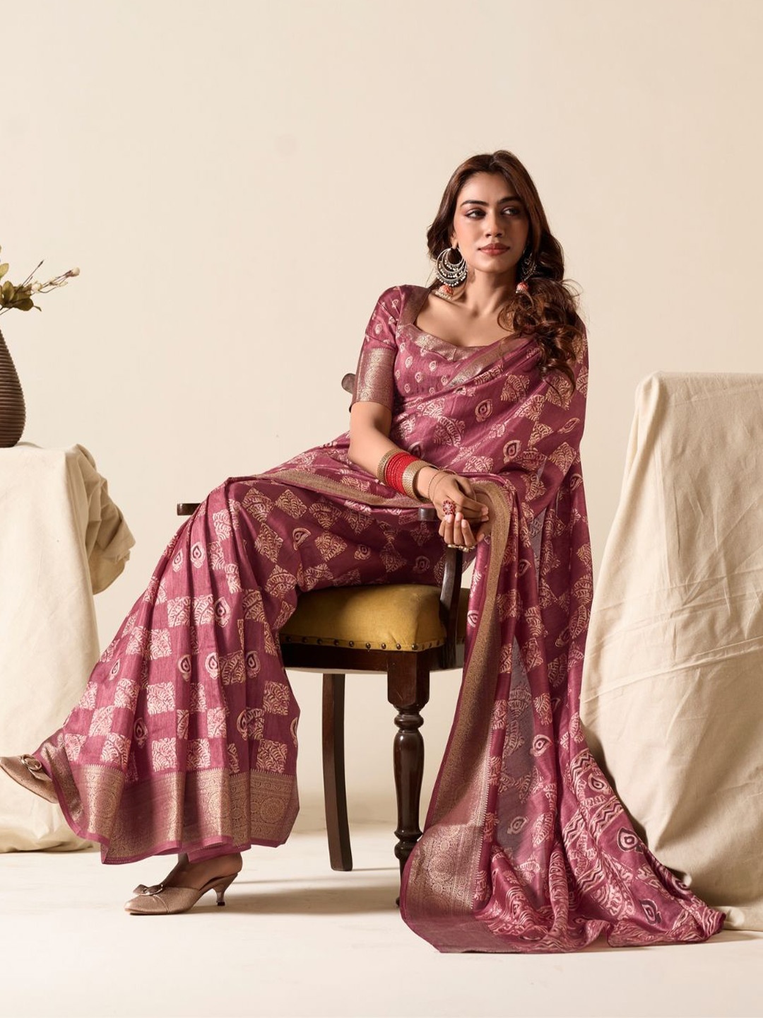 

DEVATITHI Wine Soft Dola Silk Saree, Maroon