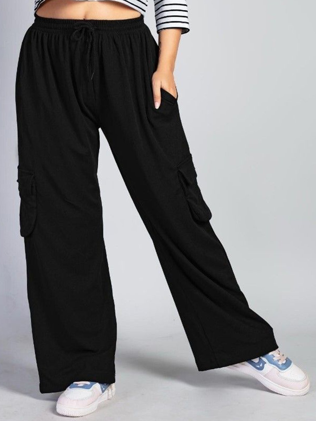 

Classy Hangers Women Trousers, Black