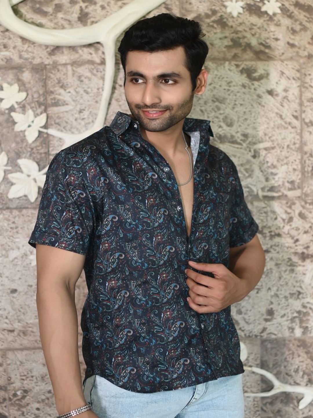 

Style Matters Men Standard Fit Spread Collar Ethnic Motifs Printed Cotton Casual Shirt, Navy blue