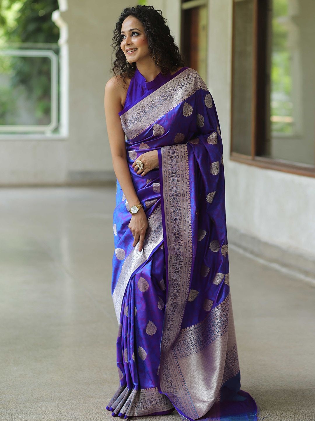 

KALINI Woven Design Zari Silk Blend Banarasi Saree, Navy blue