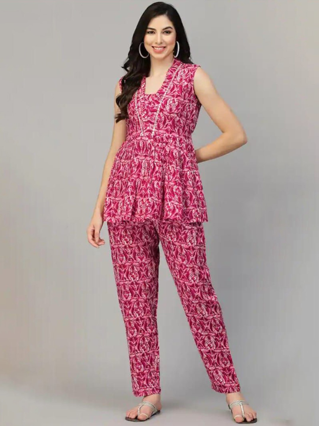 

THAWARJI Floral Printed V-Neck Top With Trousers, Pink