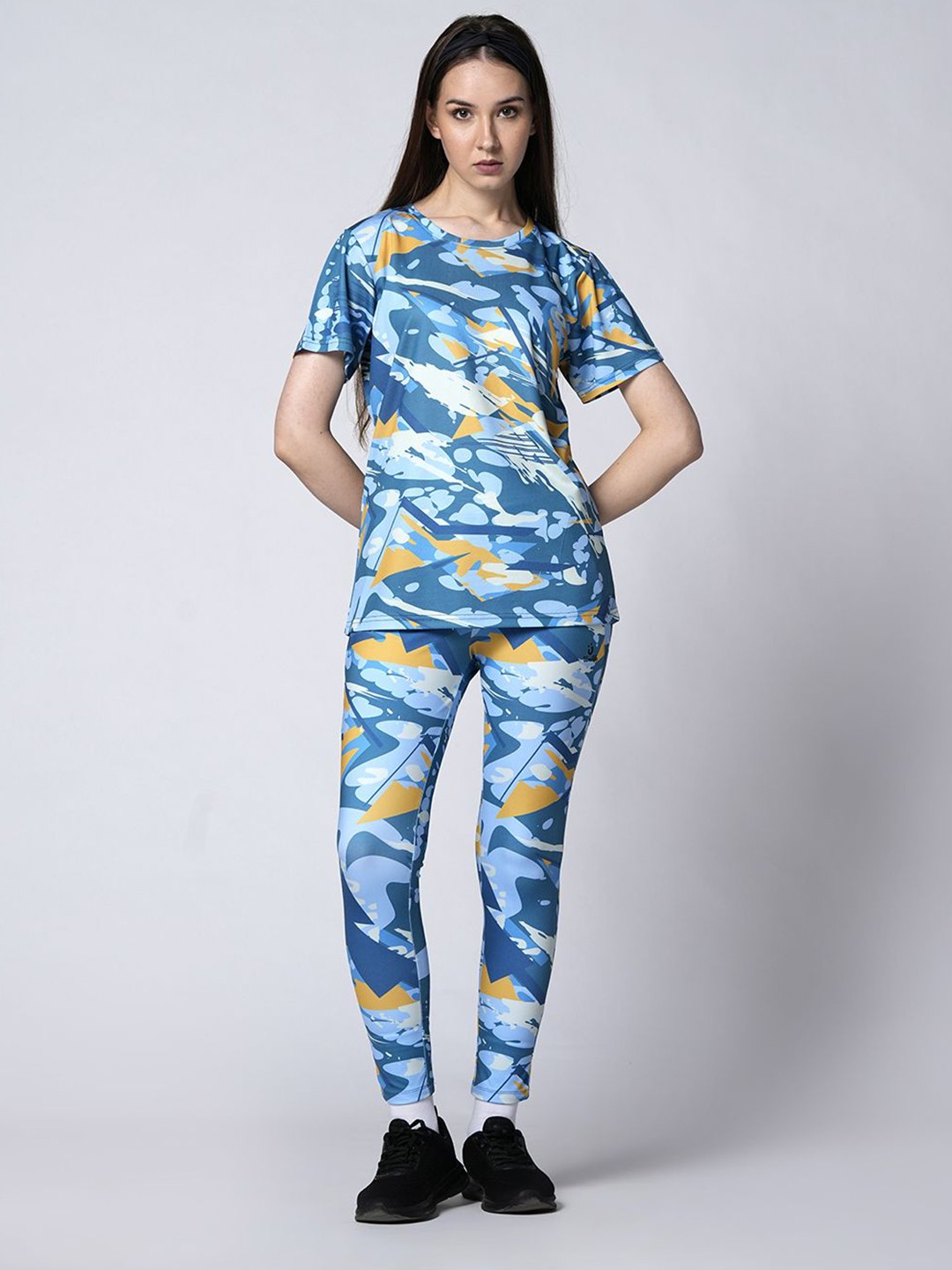 

UMILDO Graphic Printed Round Neck T-shirt With Tights, Blue
