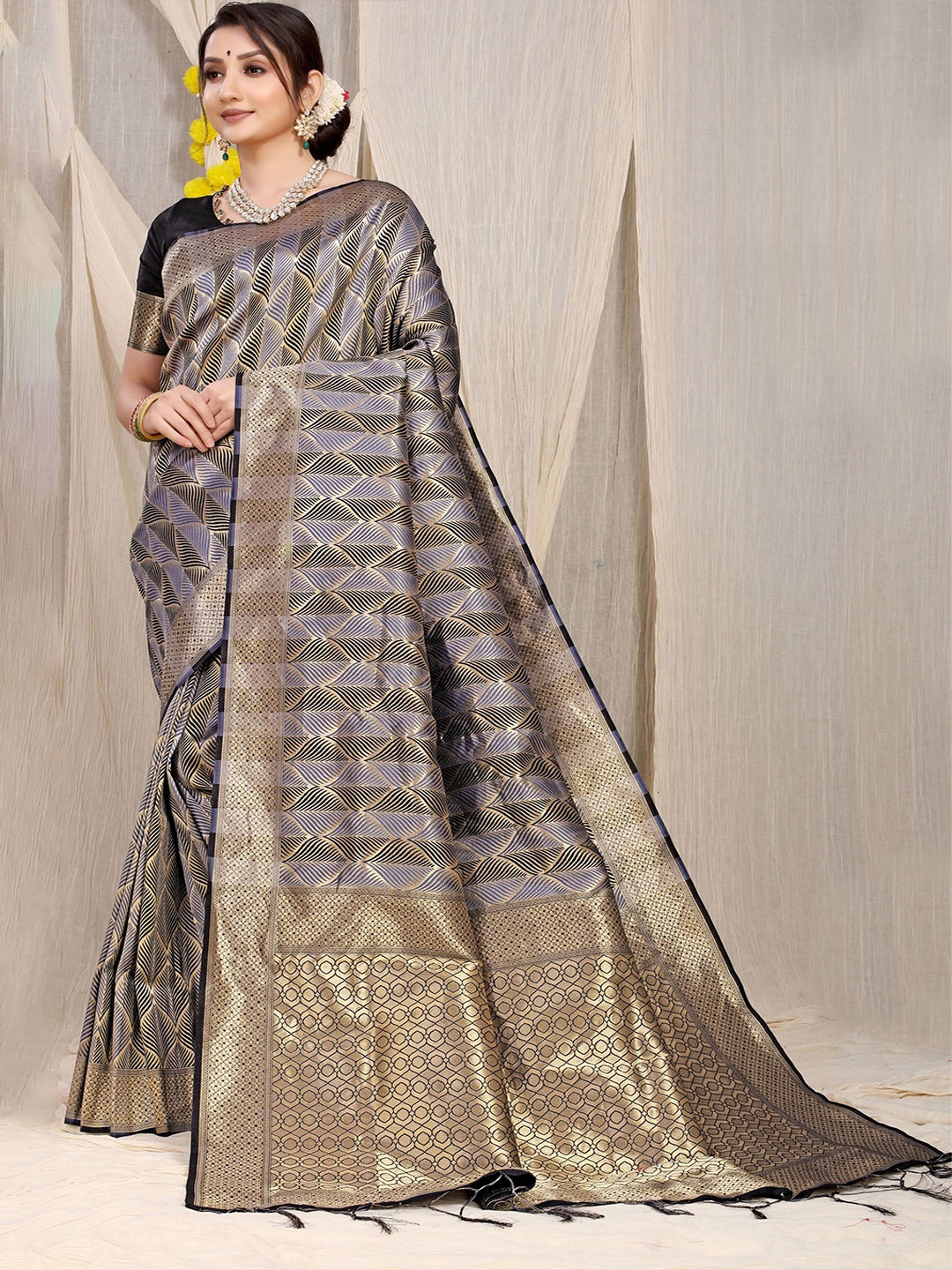 

Kandora Ethnic Motifs Zari Pure Silk Paithani Saree, Black