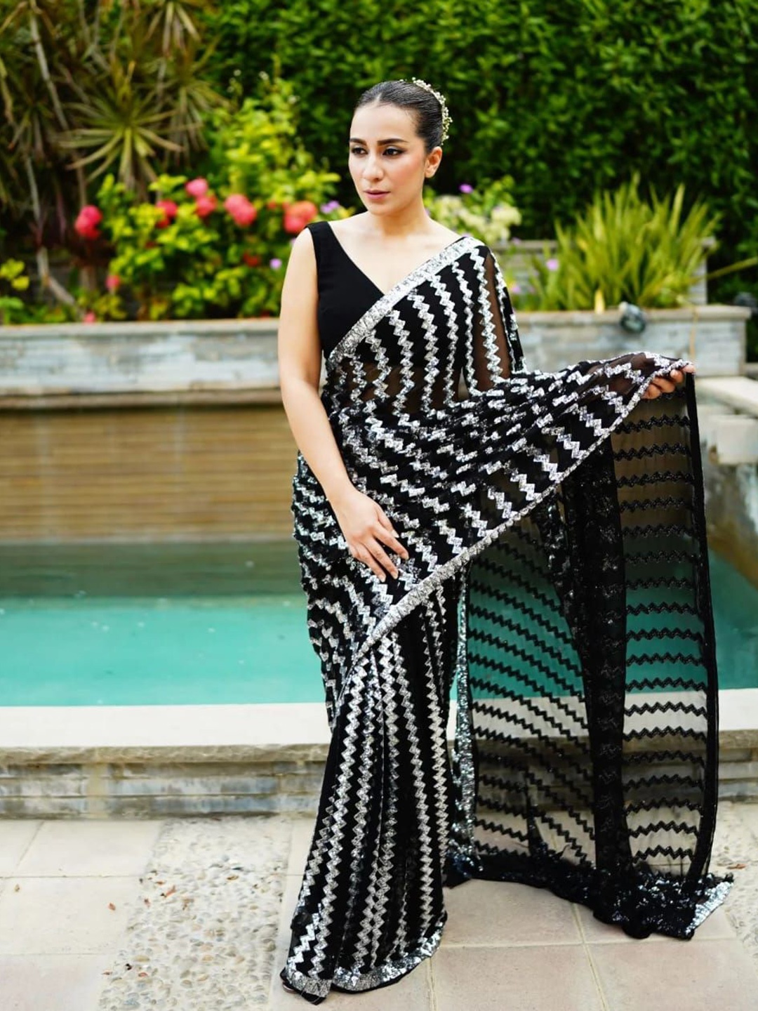 

Ekasya Embellished Sequinned Designer Saree, Black