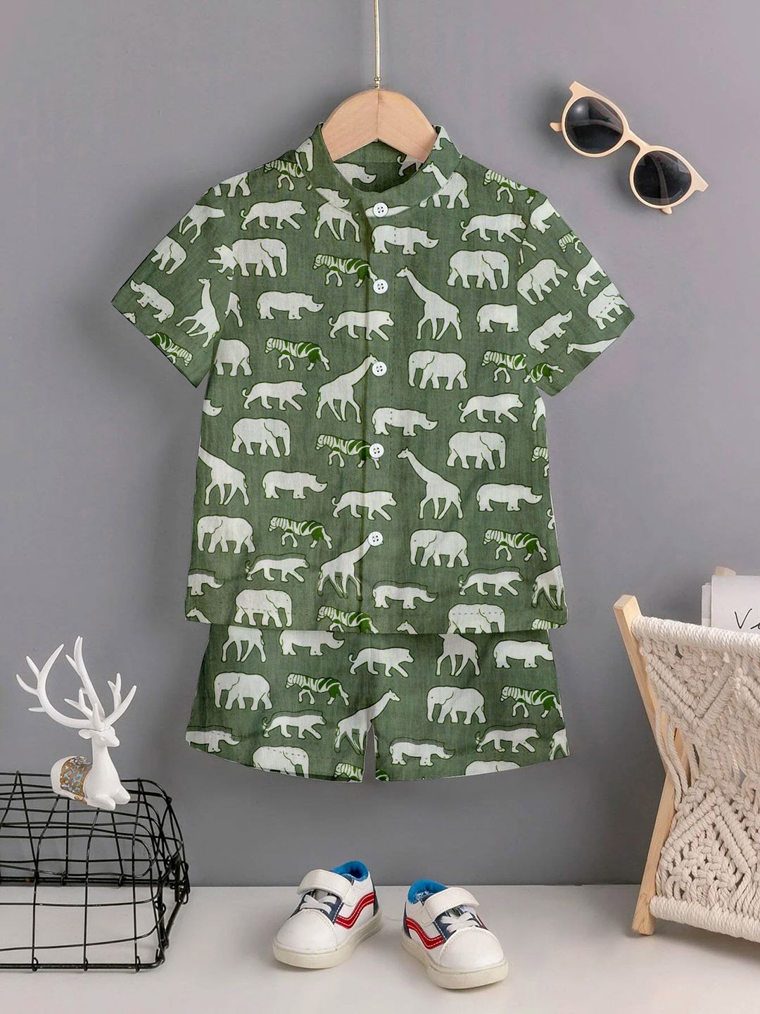 

YK Boys Printed Band Collar Shirt With Shorts, Green