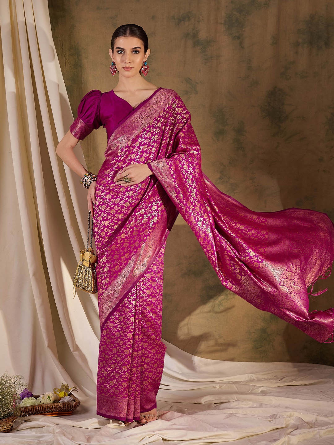 

Sangria Floral Woven Design Banarasi Saree, Pink