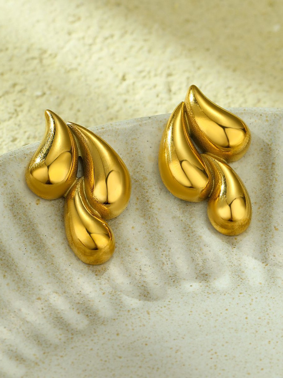

MEENAZ Stainless Steel Gold-Plated Teardrop Shaped Anti Tarnish Drop Earrings