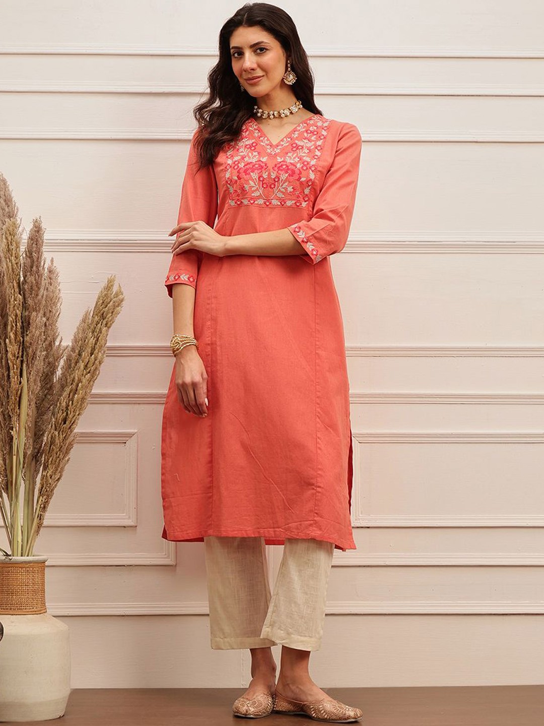 

BARARA ETHNIC Floral Embroidered V-Neck Straight Kurta, Coral