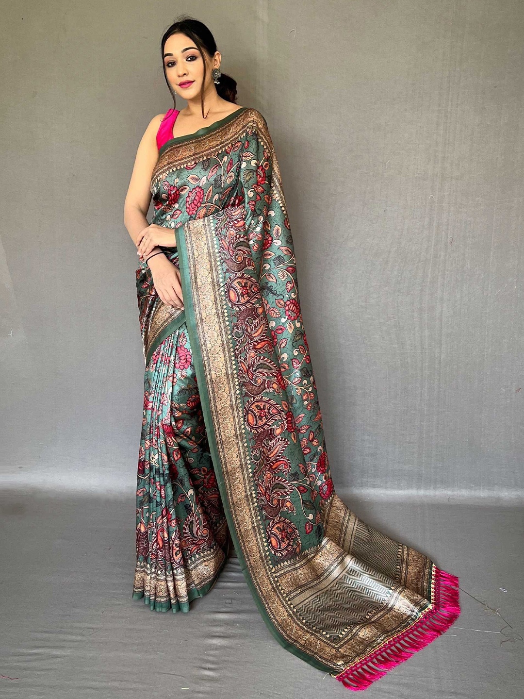 

DIVASTRI Kalamkari Printed Saree With Unstitched Blouse Piece, Green