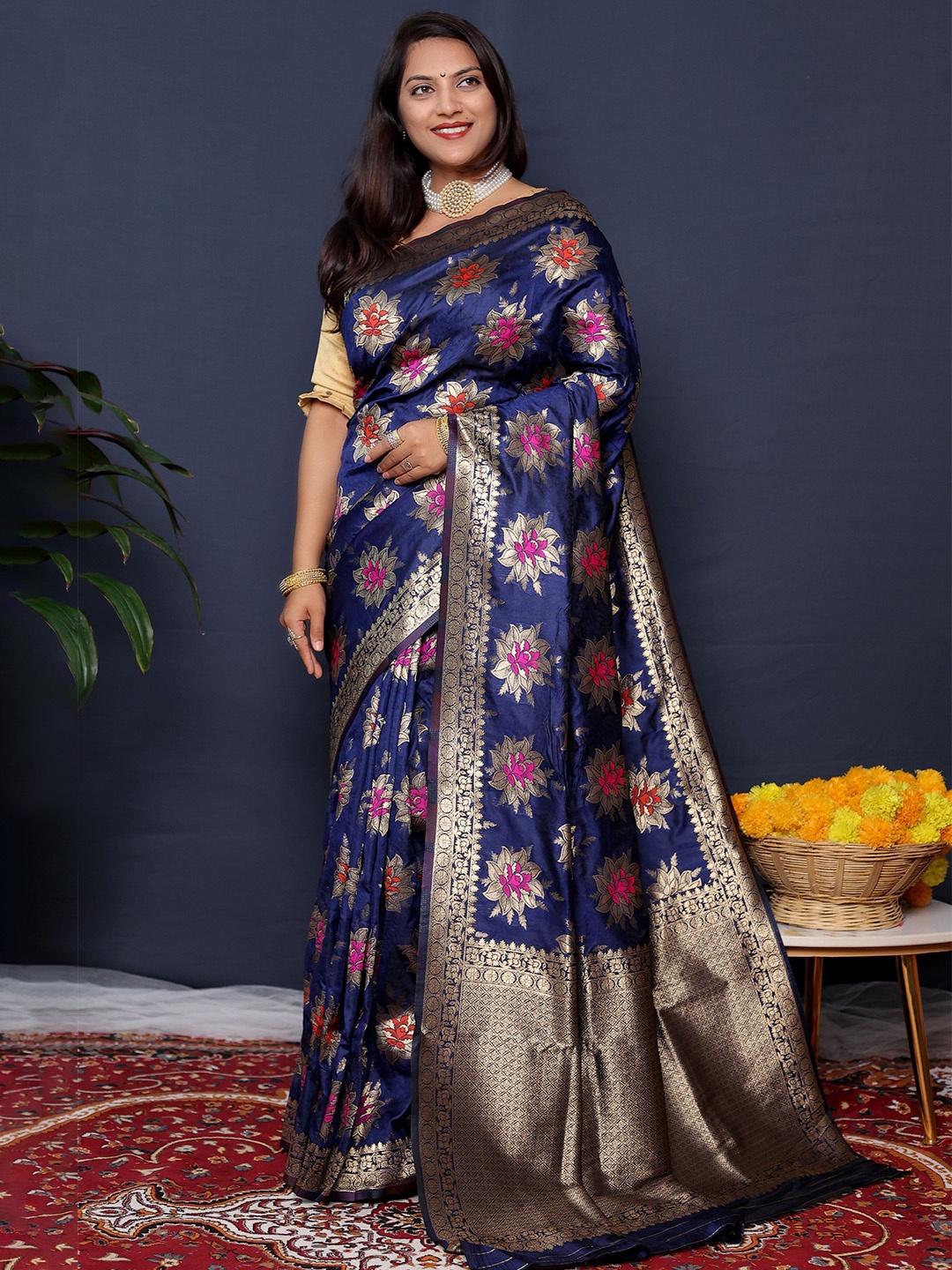 

Kandora Floral Zari Pure Silk Banarasi Saree, Navy blue