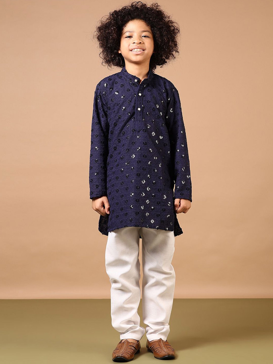 

V-Mart Boys Floral Embroidered Band Collar Pure Cotton Kurta With Pyjamas, Blue