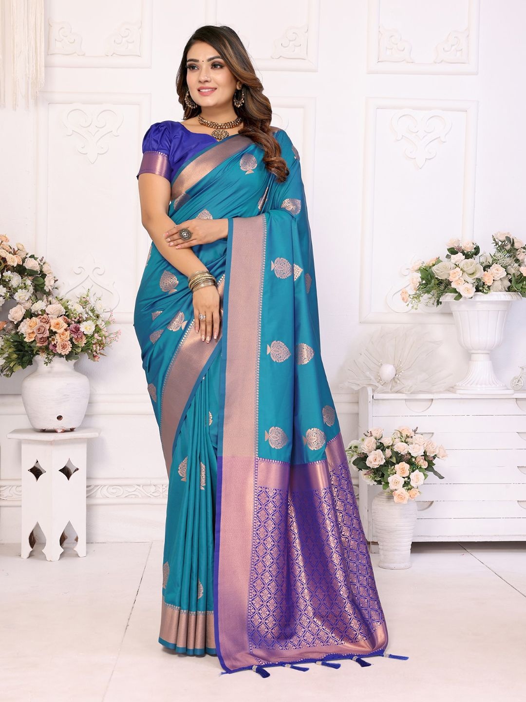 

LeeliPeeri Designer Ethnic Motifs Woven Design Zari Saree, Blue