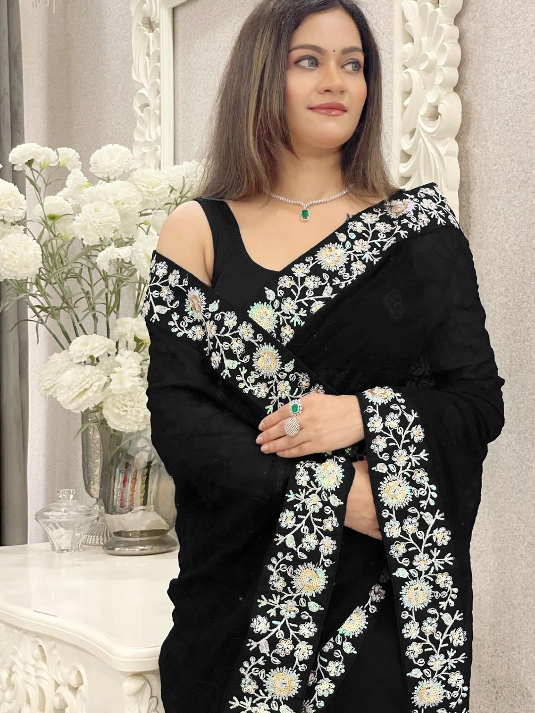

Ekasya Floral Embellished Sequinned Saree, Black