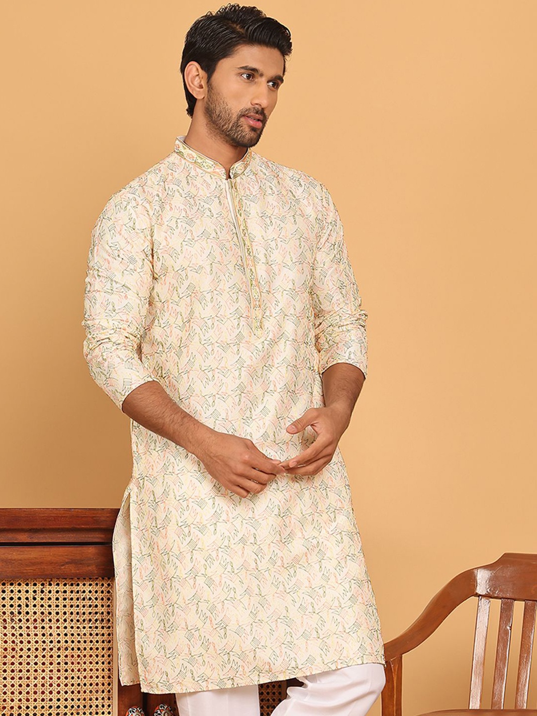 

Anouk Cream Floral Geometric Embroidered Thread Work Mandarin Collar Straight Kurta