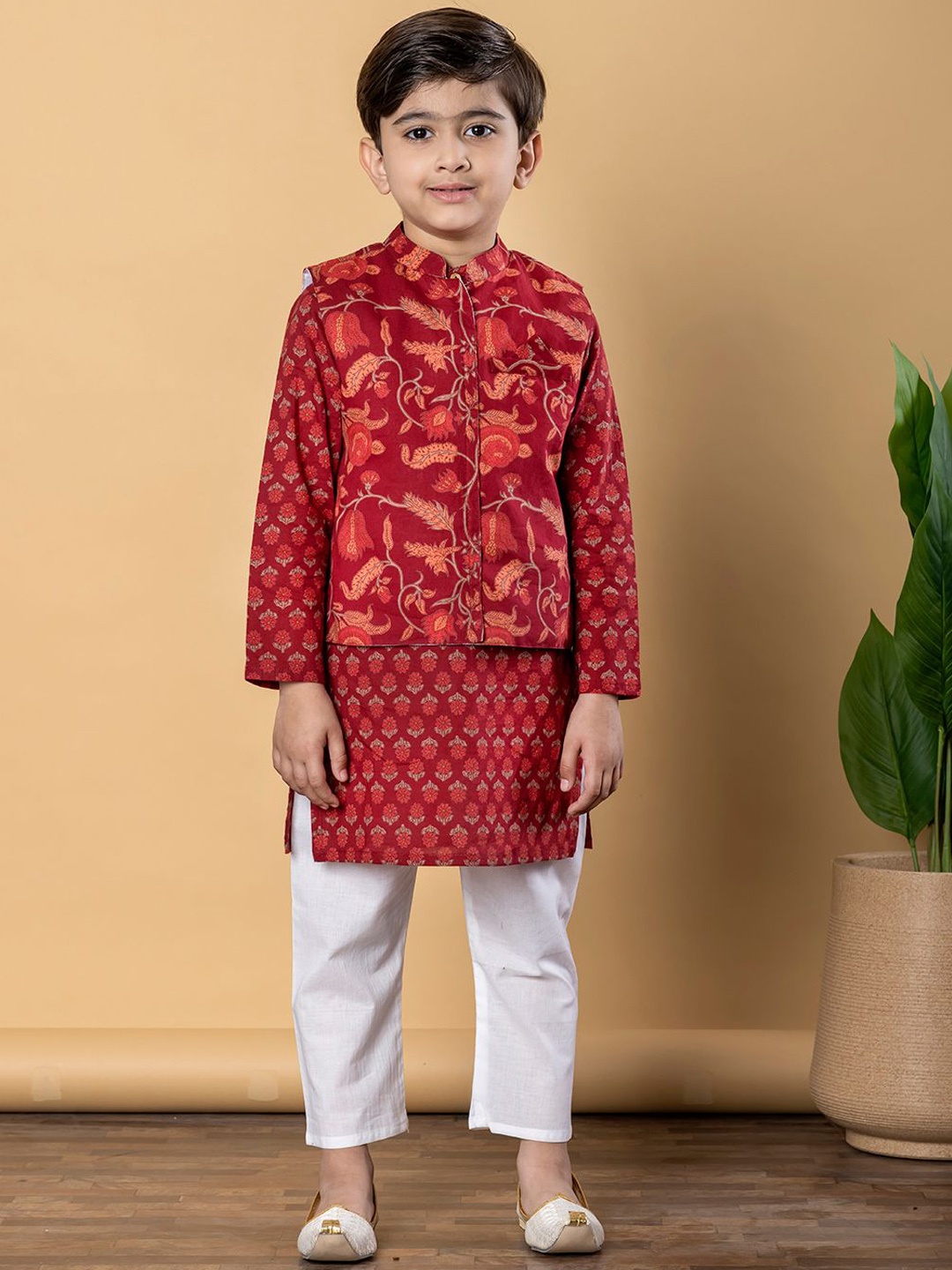 

Readiprint Boys Floral Printed Pure Cotton Straight Kurta With Pyjamas & Jacket, Red