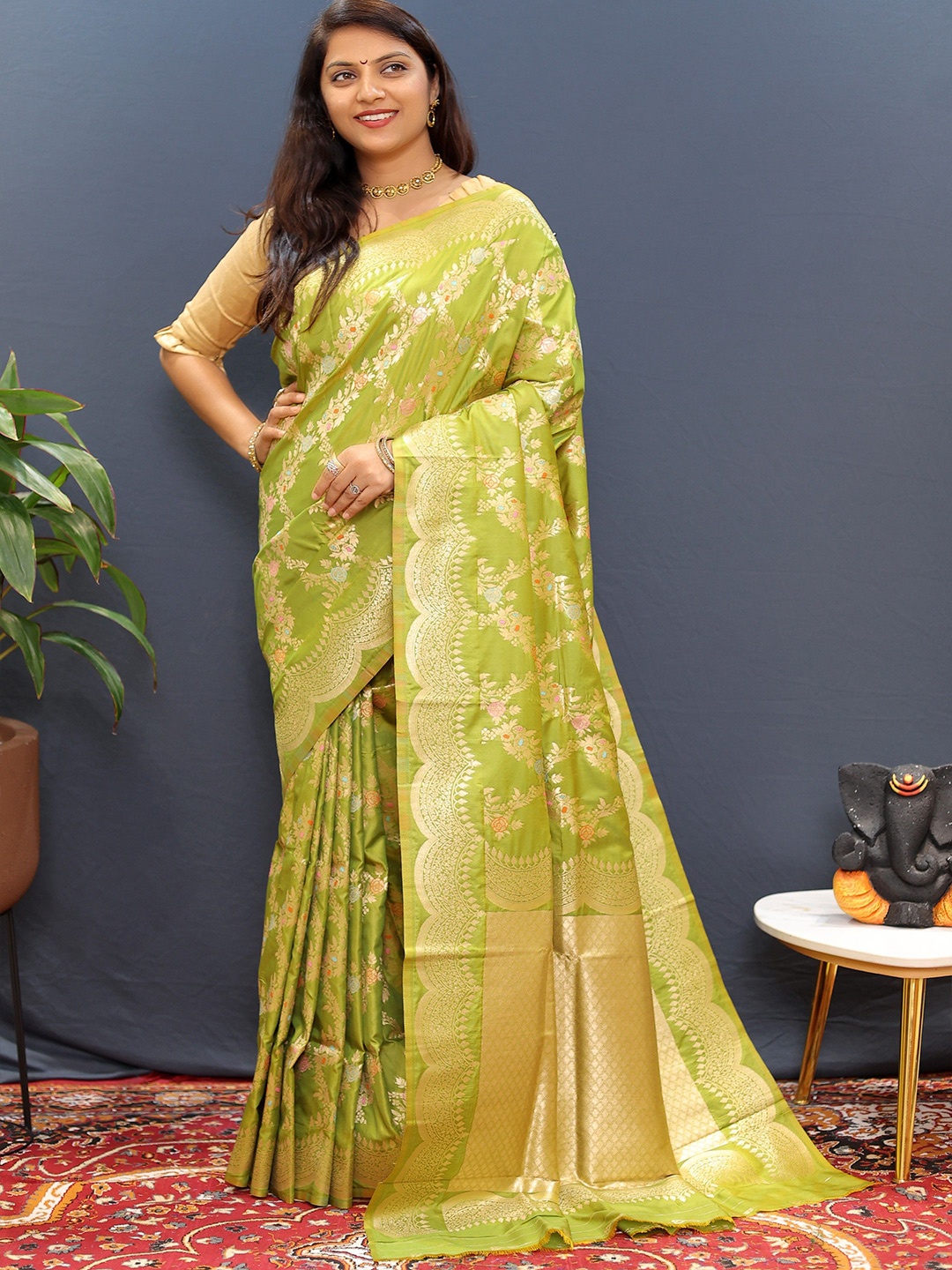 

Kandora Floral Zari Pure Silk Paithani Saree, Olive