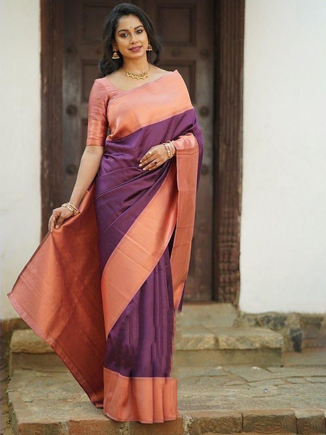 

APNISHA Woven Design Zari Pure Silk Banarasi Saree, Purple
