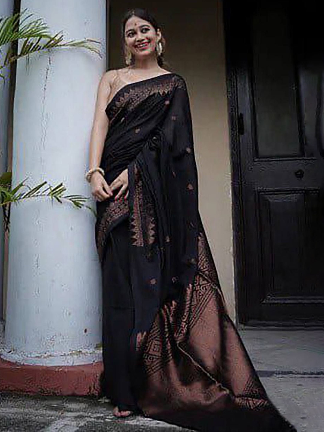 

VILLE FASHION Woven Design Zari Kanjeevaram Saree, Black