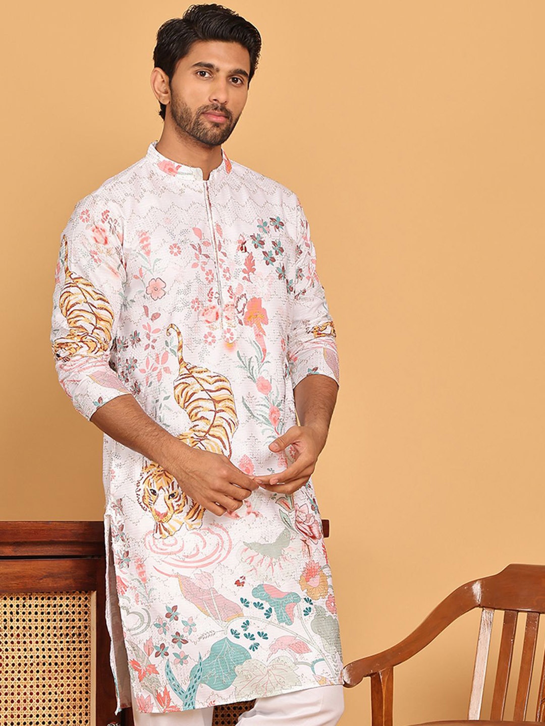 

Anouk White Floral Embroidered Sequinned Work Mandarin Collar Straight Kurta