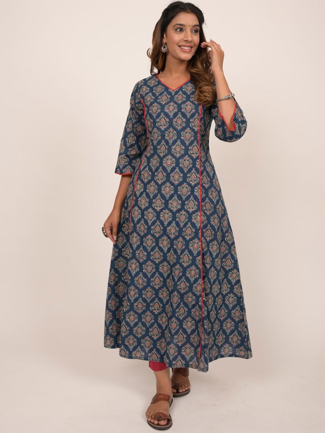 

INDIE JHOLA Floral Printed V-Neck Panelled Cotton A-Line Kurta, Navy blue