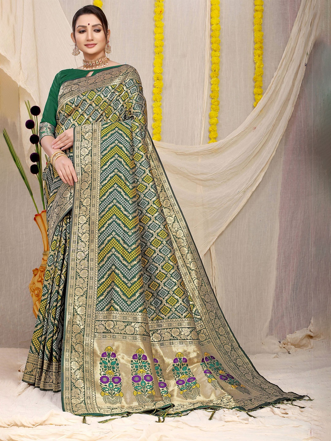 

Kandora Woven Design Zari Pure Silk Paithani Saree, Green