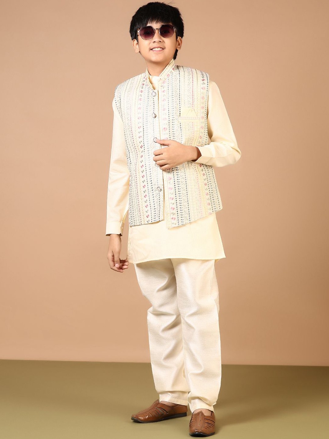 

V-Mart Boys Band Collar Straight Kurta With Pyjamas And Nehru Jacket, Beige
