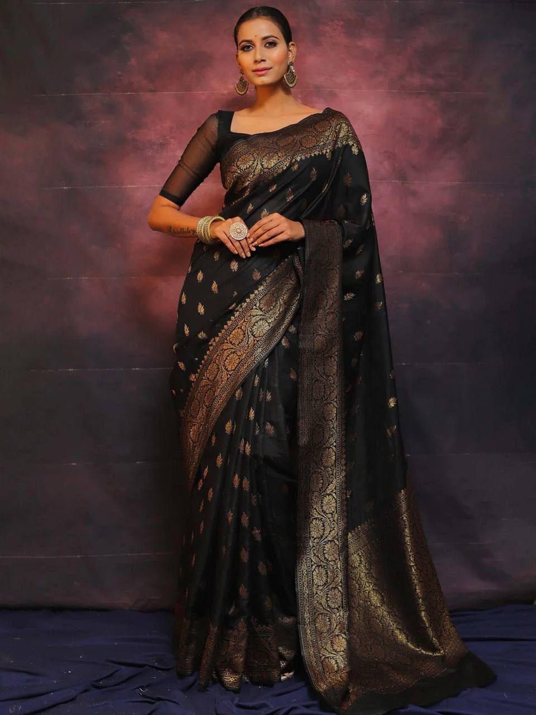 

VILLE FASHION Floral Zari Art Silk Kanjeevaram Saree, Black