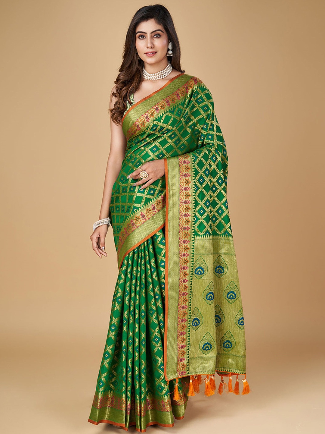

DIVASTRI Woven Design Zari Silk Blend Patola Saree, Green