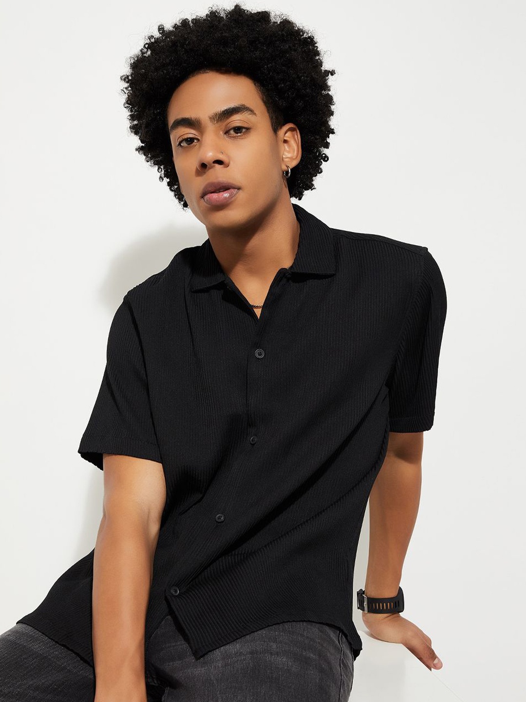

max Men Spread Collar Textured Casual Shirt, Black