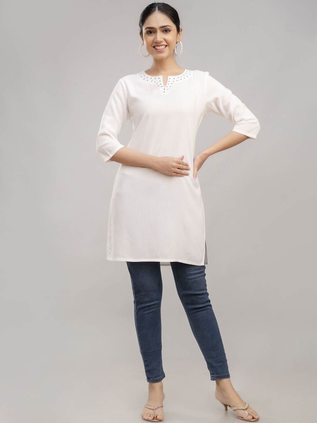 

KARAGRE Mirror Work Notch Neck Straight Kurta, White