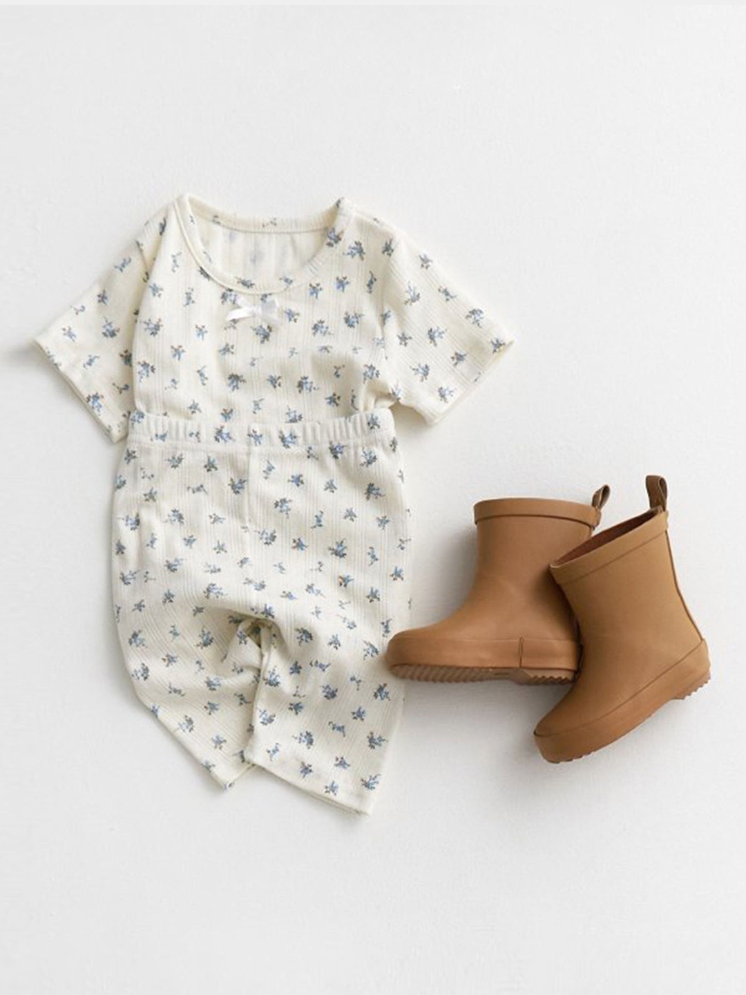 

LULU & SKY Girls Printed Night suit, Beige