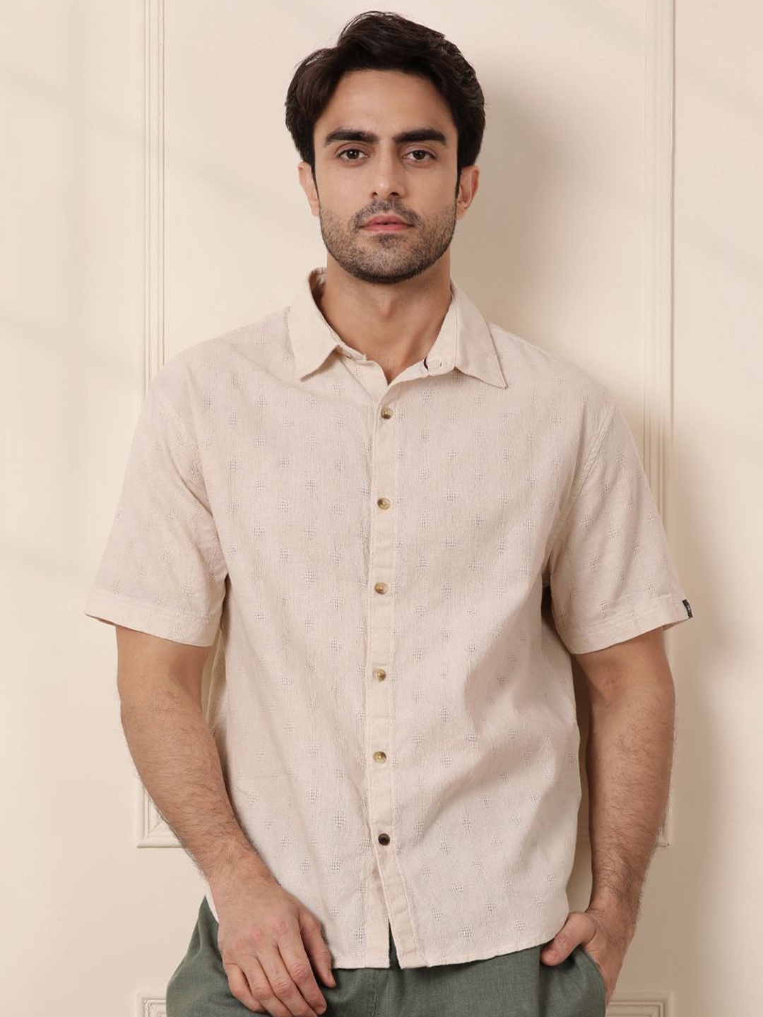 

WROGN Men Comfort Fit Spread Collar Textured Cotton Casual Shirt, Off white
