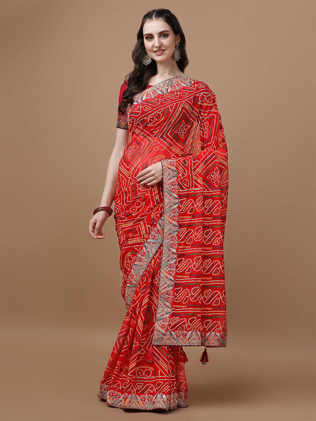 

DIVASTRI Bandhani Embroidered Saree, Red