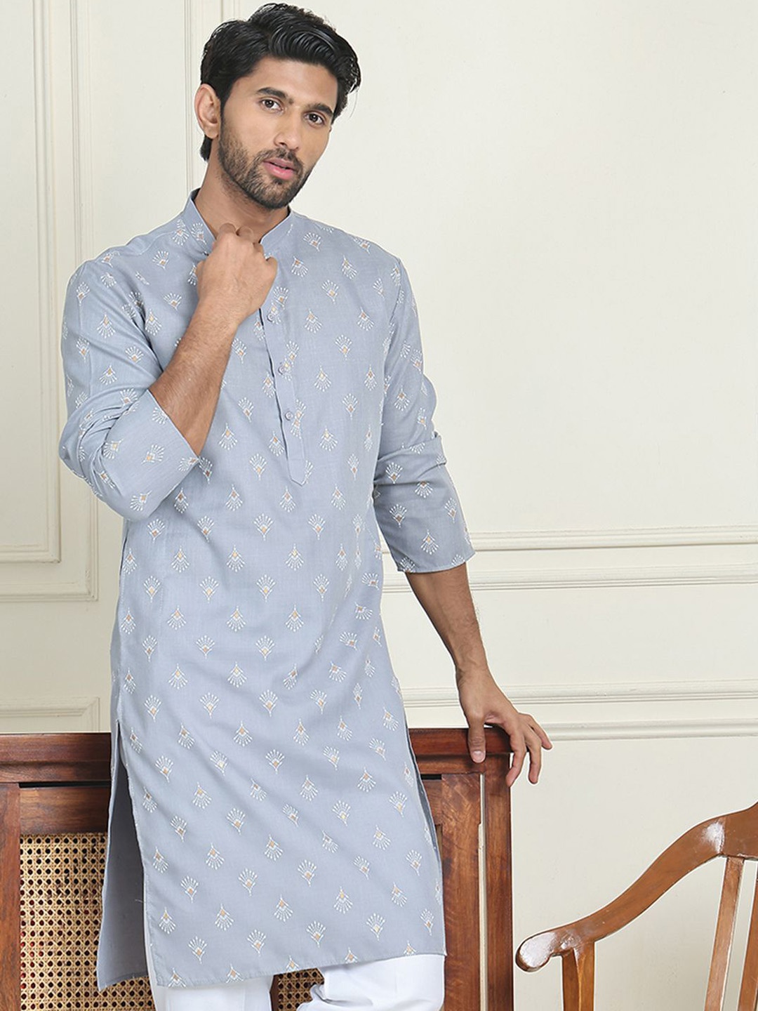 

Anouk Blue Floral Printed Mandarin Collar Straiight Kurta